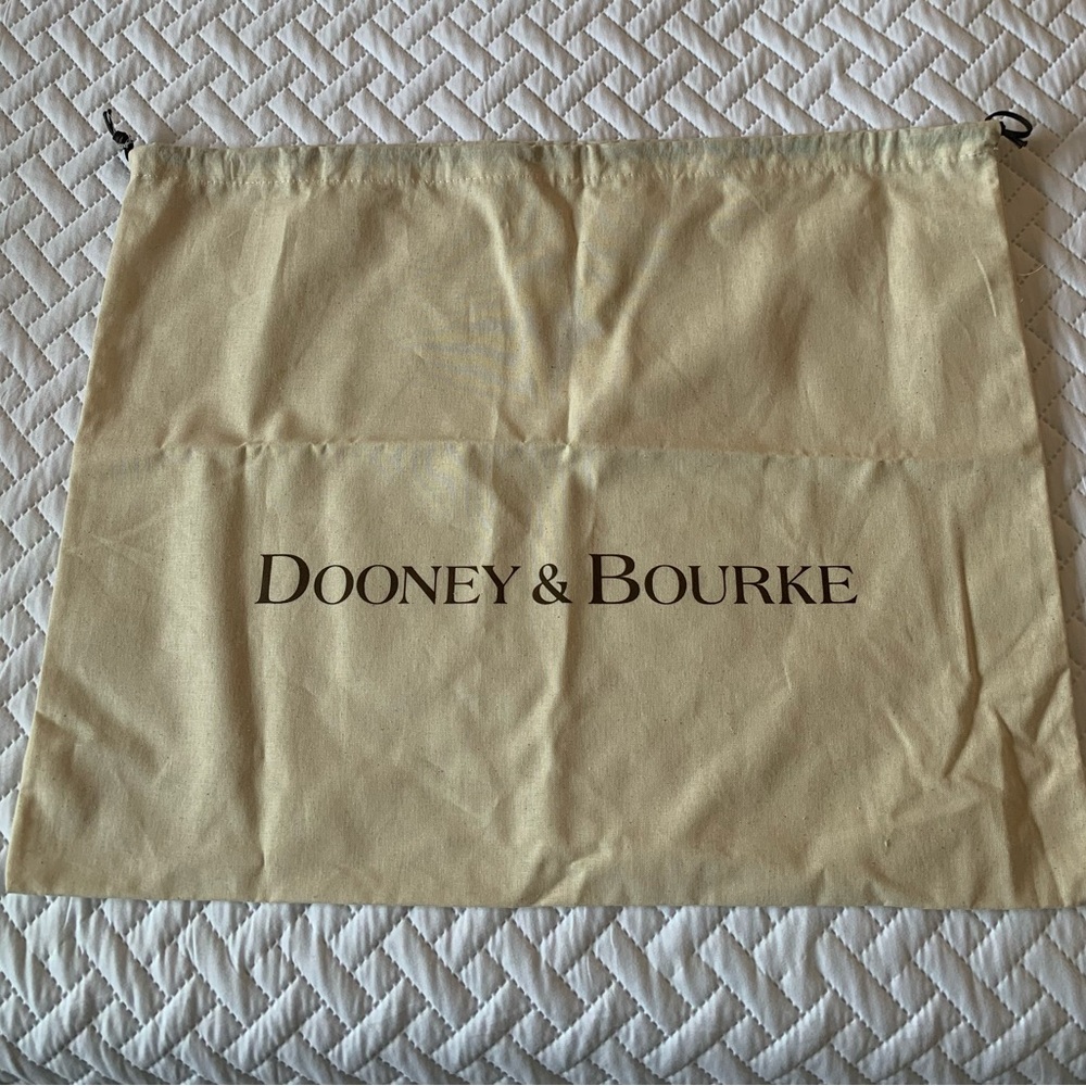 D&B cream dust bag